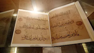 مخطوطات نادرة ومصحف فريد.. جناح الأزهر يخطف الأنظار في معرض الكتاب