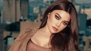 هيفاء وهبي تثير الجدل بإطلالتها على السوشيال ميديا.. وناقد موضة يعلق عليها