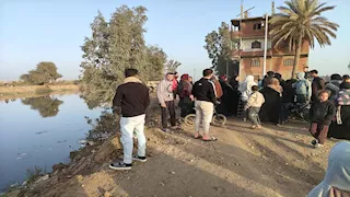 سقطت أمام خطيبها.. نساء عزبة الباشا على الشاطئ في انتظار خروج جثمان غريقة الشرقية