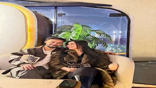 "قمر" أحمد عبد القادر ينشر صورا رومانسية مع زوجته والجمهور يعلق