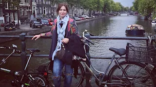 هنا شيحة تدخل تريند صور 2016 وتستعيد ذكرياتها مع شقيقاتها