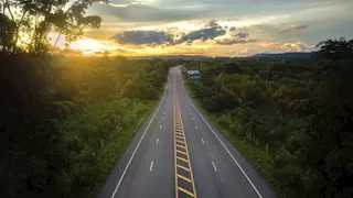 "طوله 30 ألف كم ويمر عبر 15 دولة".. قصة أطول طريق في العالم