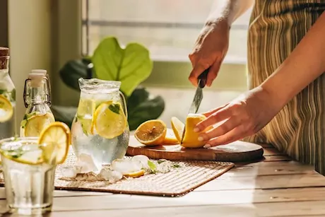 هل الليمون يقلل الانتفاخ؟