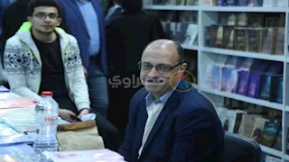جماهير المثقفين تتوافد.. مؤلف اللواء وليد السيسي يخطف الأضواء بمعرض الكتاب