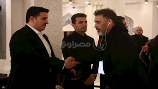 عمرو مصطفى يصل عزاء والد الموزع أحمد إبراهيم.. صور
