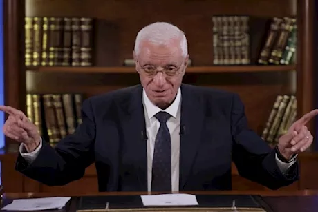 علاج الفيروسات- حسام موافي يجيب: هل المضاد الحيوي يقتلها؟