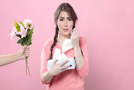 لماذا تشعر النساء برغبة في البكاء أثناء الدورة الشهرية؟