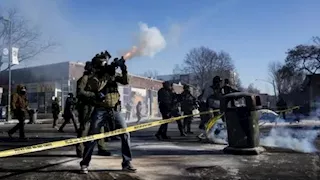 ألمانيا تدعو إلى تحقيق قانوني في واقعة إطلاق النار بمينيابوليس