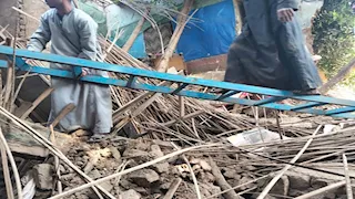 "شقا العمر" تحت الأنقاض.. منزل الأقصر المنهار يدمر جهاز عروس ويشرد 3 أسر