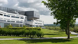 تضم 51 برنامجًا.. كل ما تريد معرفته عن جامعتي كوين مارجريت وأدنبره في مصر