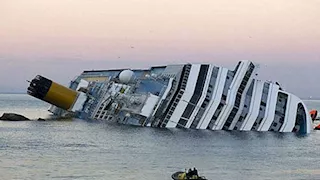 مقتل 18 على الأقل إثر غرق عبارة تقل أكثر من 350 شخصا قبالة سواحل الفلبين