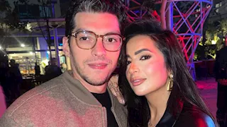 بعد تصدرها التريند.. 20 صورة رومانسية جمعت دنيا المصري وزوجها