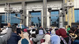 لمسة من التاريخ.. الزي الفرعوني يخطف الأنظار في معرض الكتاب