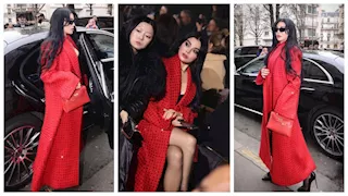 هيفاء وهبي تخطف الأنظار بإطلالة جريئة في أحد عروض الأزياء بباريس