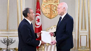 وزير الخارجية يسلّم رسالة خطية من الرئيس السيسي لنظيره التونسي (صور)