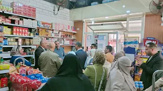 تخفيضات 35% يوم 27 شهريًا.. انطلاق "يوم في حب مصر" برأس سدر (صور)