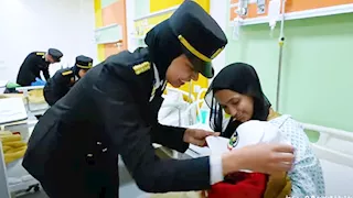  الداخلية تنظم زيارات للمستشفيات ودور رعاية المسنين والأيتام احتفالًا بعيد الشرطة الـ74 | فيديو وصور