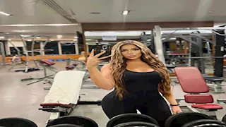 بعد صورها في إيطاليا.. 20 صورة لـ أجرأ إطلالات سارة سلامة