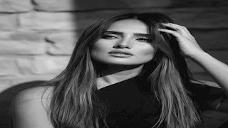 "أبيض في أسود".. أحدث جلسة تصوير لـ زينة تخطف بها الأنظار على "انستجرام"