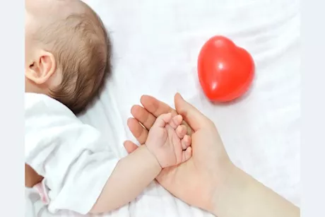 لماذا يحتاج بعض المواليد الجدد جراحة منقذة للحياة بعد الولادة؟