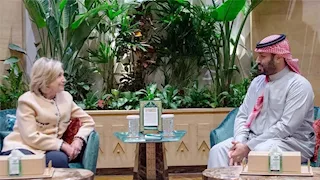 السعودية.. بن سلمان يستقبل هيلاري كلينتون في "اليمامة"