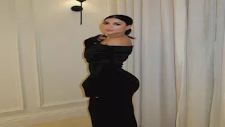 بإطلالة جريئة.. كارولين عزمي تخطف الأنظار والجمهور يعلق (صور)