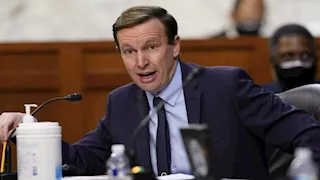 سيناتور أمريكي: ترامب قد يفعل في جرينلاند أو إيران ما فعله في فنزويلا