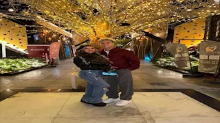 إمام عاشور ينشر صورًا مع زوجته وتوجه له رسالة رومانسية