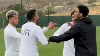 "معاقبة تريزيجيه".. 11 صورة للقطة طريفة في مران منتخب مصر استعدادا لمواجهة بنين