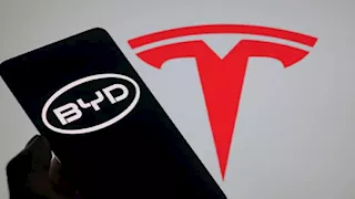 تسلا تفقد الصدارة عالميًا في مبيعات السيارات الكهربائية لصالح BYD الصينية 