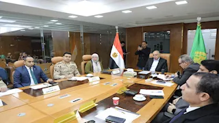 بالصور- محافظ المنيا يتابع جولة الإعادة لانتخابات مجلس النواب 