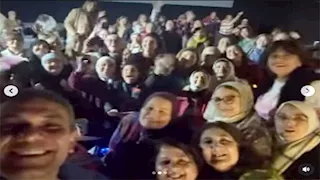 والدة آسر ياسين تنظم عرضا لفيلمه "إن غاب القط" بحضور صديقاتها (فيديو)