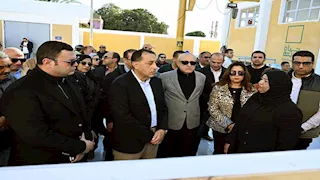 مدبولي يتفقد محطة رفع صرف صحي "الرياينة" بمركز أرمنت