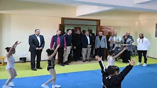 صور.. رئيس الوزراء يتفقد حمام السباحة الأوليمبي "سيتي كلوب"