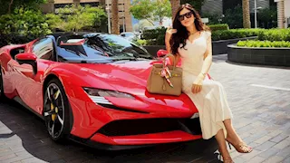 مي عمر عن سياراتها الفارهة: "بختارها على حسب لون شنطتي"