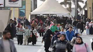 معرض القاهرة الدولي للكتاب يتخطى 4.5 مليون زائر خلال تسعة أيام 