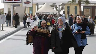 معرض الكتاب.. توافد جماهيري في تاسع أيامه - صور