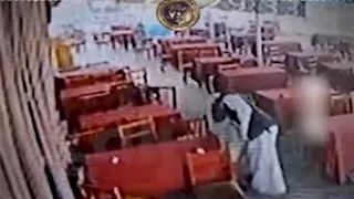 فيديو يوثق لحظة إشعال مراكبي النار في مطعم ومركب بأسوان.. والداخلية تكشف التفاصيل