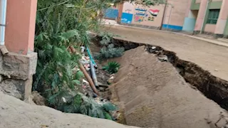 هبوط أرضي مفاجئ بفناء مدرسة طحانوب الابتدائية في القليوبية -صور