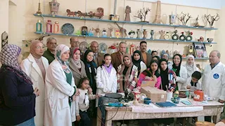 مركز إبداع.. ورشة تفتح أبواب الحرف اليدوية أمام طلاب أسيوط -صور