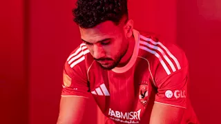 على ظهر حصان.. اللاعب هادي رياض يحتفل مع أهالي قريته بالانضمام للأهلي