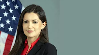 "كاريسا جونزاليس".. من هي المتحدثة الرسمية باللغة العربية لوزارة الخارجية الأمريكية ؟ 