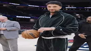 11 صورة لوسام أبو علي أثناء استعراض مهاراته في كرة السلة