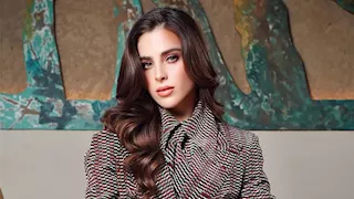 جمالها لافت.. ملكة جمال الكون 2025 بإطلالة جذابة