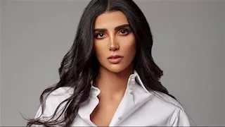 "سحر اللون الذهبي".. ريم سامي تخطف الأنظار بإطلالتها