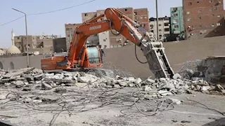 صور.. استمرار إزالة كوبري السيدة عائشة "كوبري الموت"