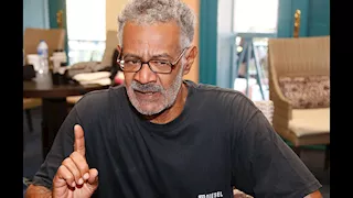 بعد الهجوم عليه بسبب الإساءة للمصريين.. معلومات عن الفنان السوداني محمود السراج