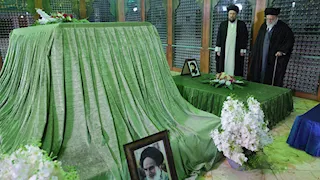 بعد انتقاله للأنفاق.. خامنئي يظهر علنا في ذكرى الثورة الإسلامية- صور