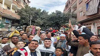 بالدفوف والجِمال.. موكب يجوب شوارع سوهاج احتفالاً بمولد أبو عمران -فيديو وصور  