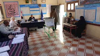 تأخر فتح لجنة انتخابية بأسوان لمدة ساعة بسبب تعطل سيارة رئيس اللجنة